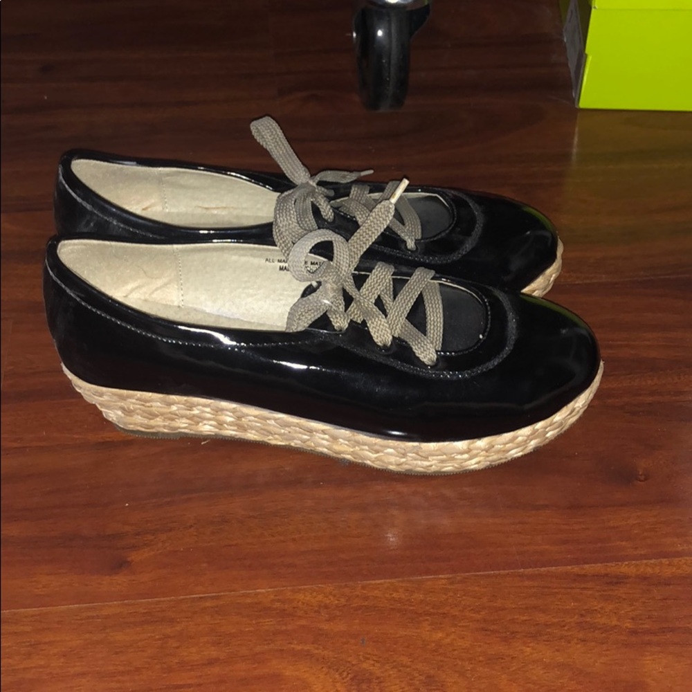 Shoes - Picture 2 of 5